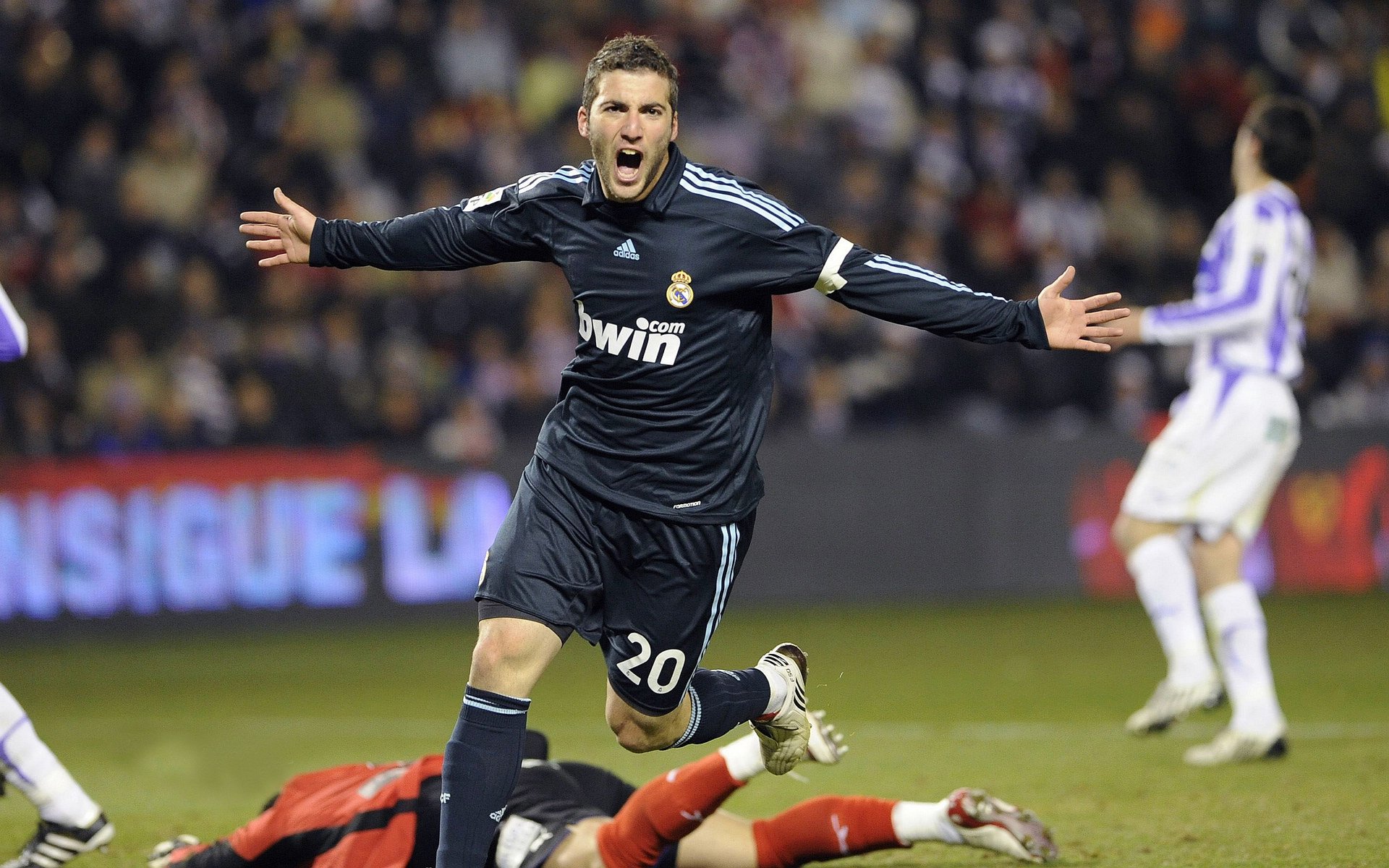 世界杯战场激情：每一秒都令人生畏的对抗，世界杯片段