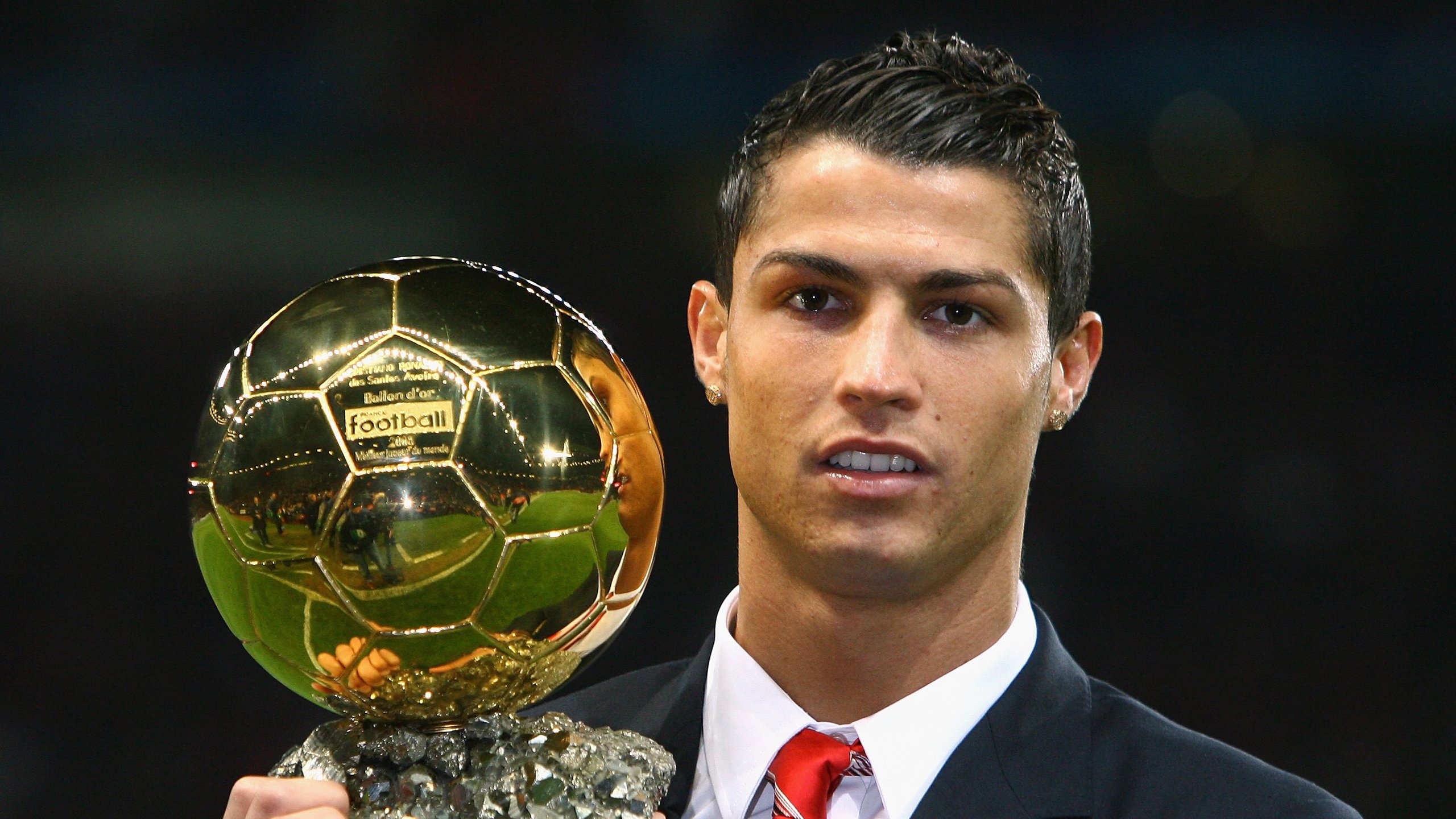 中国足球国家队引导球员参与战术方案制定，国足指导